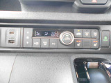 運転席&助手席シートヒーター付き☆フルオートエアコンで室内快適です♪充電用USBジャックもあります☆