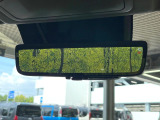 【デジタルインナーミラー】後席の大きな荷物や同乗者で後方が確認しづらい時でも安心!カメラが撮影した車両後方の映像をルームミラー内に表示。クリアな視界で状況の確認が可能です!