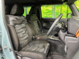 運転席シート廻りは使用感も少なく、良好な状態となっています。前オーナー様が丁寧に使っていたことがよくわかりますね。