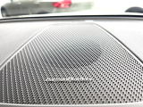 【harman kardon】ハーマンカードンのHi-Fiスペシャリストと共に、モデル別に開発・設計された専用チューニングが臨場感溢れる音響空間を実現しています。