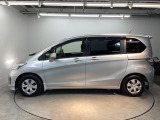 狭い駐車場でも、スライドドアならチャイルドシートへのお子さまの乗降や荷物の積載もスムーズ。とても便利な【助手席側。電動スライドドア】ドアハンドを少し引くだけでリアドアが自動開閉します。