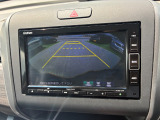 バック駐車が苦手な方や、初めてのお車で不安な方でも後方をナビ画面に映してくれるので、ラクラク停められます。