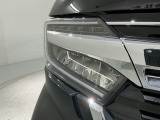 LEDヘッドライトは、点灯の瞬間から最大光量を発揮し、突然暗くなるトンネルなどでの安定感を高めます。