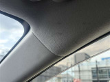 運転席の内側ピラーにはシミがある箇所があります。