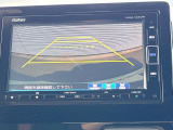 【バックカメラ】駐車時に後方がリアルタイム映像で確認できます。大型商業施設や立体駐車場での駐車時や、夜間のバック時に大活躍!運転スキルに関わらず、今や必須となった装備のひとつです!