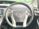 インテリアに合わせたデザインのステアリングは、運転される方のことも考え、運転しやすい形状、大きさです。是非一度、実際に触ってお確かめください。