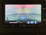 バックでの車庫入れも安心です! リアカメラが付いているバックモニター付のナビを装備しております。操作線もついており距離感も画面から確認できます。
