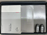 スマートキーは鍵をバッグに入れたままでもドアロックの開閉やエンジンのON・OFFができます。夜間や雨の日も鍵を探さなくて良いので便利です。