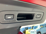 荷物を置いてクルマから離れると自動で閉扉する「予約クローズ機能」が付いたパワーテールゲート!