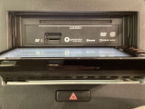 CDとDVDはこちらからお挿れくださいませ。