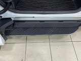 メーカーオプションの【ユニバーサルステップ】を装備。スライドドアと連動したステップにより、小さなお子様の乗り降りがし易くなります♪