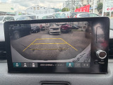 バック駐車が苦手な方や、初めてのお車で不安な方でも後方をナビ画面に映してくれるので、ラクラク停められます。