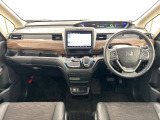 いつでも気持ちよく運転できて、使い勝手のいい収納や体をケアするシート、細部にまでこだわったインテリア♪