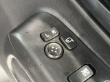 狭い駐車場で便利な電動格納ドアミラーが付いています。