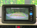【バックカメラ】駐車時に後方がリアルタイム映像で確認できます。大型商業施設や立体駐車場での駐車時や、夜間のバック時に大活躍!運転スキルに関わらず、今や必須となった装備のひとつです!