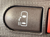 【パワースライドドア】スマートキーや運転席のスイッチでスライドドアの開閉が可能♪電動だから力を入れてドアを開ける必要が無く、小さいお子様でも、重い荷物を持っている時もラクに開け閉めできます♪
