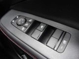 パワーウインドウスイッチ★電動格納機能付きで運転席からドアミラーの角度が調整可能です。電動格納機能付きです♪