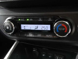 車内の温度管理に便利なオートエアコン☆