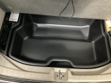 ラゲッジルームの床下に収納スペースをさらにひとつ追加。 より多くの荷物を積載可能です。