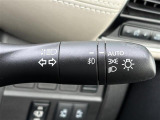 【オートライト(AUTO)】外の明るさをシステムが感知して、自動でヘッドライトが点灯します。ヘッドライトをつけ忘れを防ぐ便利機能です。