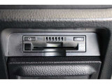 高速道路の利用時に便利なETC。料金所での停車や小銭を探す手間がなくなり快適です♪見た目もすっきりとしたビルトインタイプを装備しています。