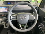 インテリアに合わせたデザインのステアリングは、運転される方のことも考え、運転しやすい形状、大きさです。是非一度、実際に触ってお確かめください。