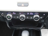 運転席&助手席シートヒーター付き☆左右独立温度コントロール式フルオートエアコンで室内快適です♪