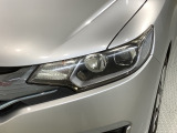 LEDヘッドライトは、点灯の瞬間から最大光量を発揮し、突然暗くなるトンネルなどでの安定感を高めます。