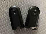 スマートキー機能を有しています!ドアロックの開閉やエンジン始動時にキーをポケットやカバンなどに携帯していればキーを挿さなくてもそのまま手ぶらで可能です!!