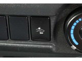 ■衝突回避支援機構■自動車に搭載したレーダーやカメラからの情報をコンピュータが解析し、運転者への警告やブレーキの補助操作などを行います。事故予防に!