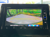 【バックカメラ】駐車時に後方がリアルタイム映像で確認できます。大型商業施設や立体駐車場での駐車時や、夜間のバック時に大活躍!運転スキルに関わらず、今や必須となった装備のひとつです!