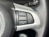 【ステアリングスイッチ右】手を離さずに様々な操作が可能です。