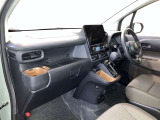 前方の見通しが良いすっきりした視界、誰でも扱いやすく運転できます。疲れにくく安心ドライブを更に快適なものにします!