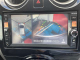 車を真上から見ているように、周囲の状況を把握しながら安心して駐車が行えるアラウンドビューモニター装備!