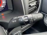 【オートライト】周囲の明るさに応じ自動でライトが点灯・消灯。思いやりライト機能で、トンネルや夕暮れ時の走行、雨の中の走行等、ドライバーが忘れそうなタイミングをサポート。ハイビームアシスト機能付きです。