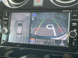 まるで真上から見ているような、視認性の良いアラウンドビューモニターです。駐車が苦手な方でもこれでらくらく駐車できますよ。