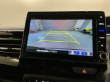 リバースギアに入れるだけで後方の表示へ切り替わります。夜間や雨の日の駐車も楽になりますよ。
