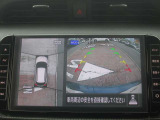 アラウンドビューモニター(車両を上から見たように表示)装着で車庫入れをサポート