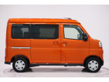 県内13店舗にて常時500台以上ダイハツ車を展示中です。見て、触って、納得のいく一台をぜひ見つけてください。