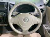 インテリアに合わせたデザインのステアリングは、運転される方のことも考え、運転しやすい形状、大きさです。是非一度、実際に触ってお確かめください。
