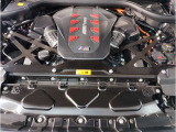 【BMWエンジン】革新的なガソリン・エンジン・テクノロジーによる高性能かつ高効率。レスポンスの良いパワーを発揮。常にスムーズな吸気を実現しアクセル開度にダイレクトに反応しドライビングを楽しく演出。