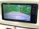 【バックカメラ】駐車時に後方がリアルタイム映像で確認できます。大型商業施設や立体駐車場での駐車時や、夜間のバック時に大活躍!運転スキルに関わらず、今や必須となった装備のひとつです!