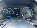 視認性の高いメーターで運転情報を的確に把握できます