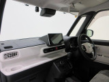 ダイハツのお店では、ダイハツ車を知り尽くしたプロフェッショナルが、専用の診断機器を使って各システムを点検しております。