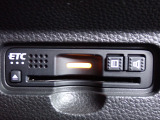 ■【ETC車載器】が装備されています。セットアップをしてお渡しとなり、ETCカードを差し込むだけで高速道路の利用が可能です。