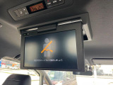 【フリップダウンモニター】大画面モニターで後席でもエンタメをお楽しみいただけます。小さなお子様にも大人気の装備です♪