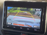 【バックカメラ】駐車時に後方がリアルタイム映像で確認できます。大型商業施設や立体駐車場での駐車時や、夜間のバック時に大活躍!運転スキルに関わらず、今や必須となった装備のひとつです!