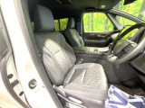 運転席まわりには十分なスペースがあり、大柄な方でもゆったり運転していただける環境です。