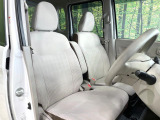 運転席シート廻りは使用感も少なく、良好な状態となっています。前オーナー様が丁寧に使っていたことがよくわかりますね。