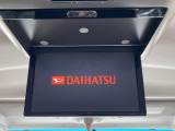 【フリップダウンモニター】大画面モニターで後席でもエンタメをお楽しみいただけます。小さなお子様にも大人気の装備です♪